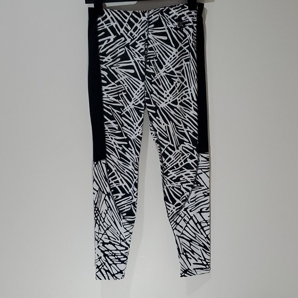 NIKE athletic leggings